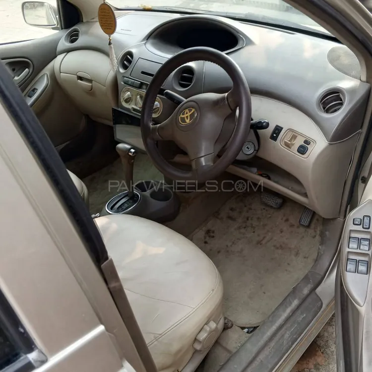 Toyota Platz 2003 for Sale in Lahore Image-1