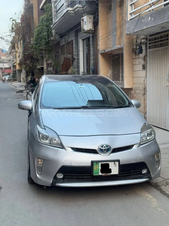 Toyota Prius 2016 for Sale in Lahore Image-1
