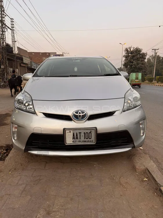 Toyota Prius 2016 for Sale in Lahore Image-1