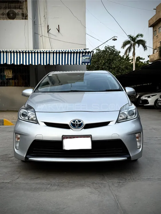 Toyota Prius 2015 for Sale in Karachi Image-1