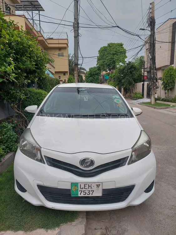 Toyota Vitz 2013 for Sale in Lahore Image-1