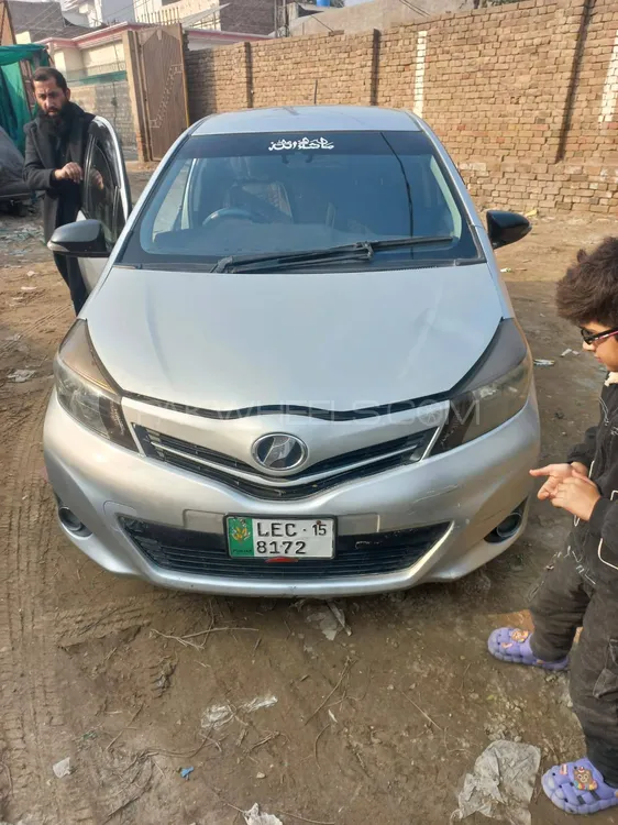 Toyota Vitz 2015 for Sale in Dera ismail khan Image-1