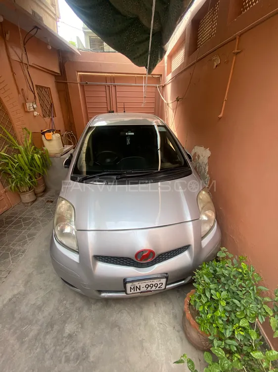 Toyota Vitz 2010 for Sale in Multan Image-1