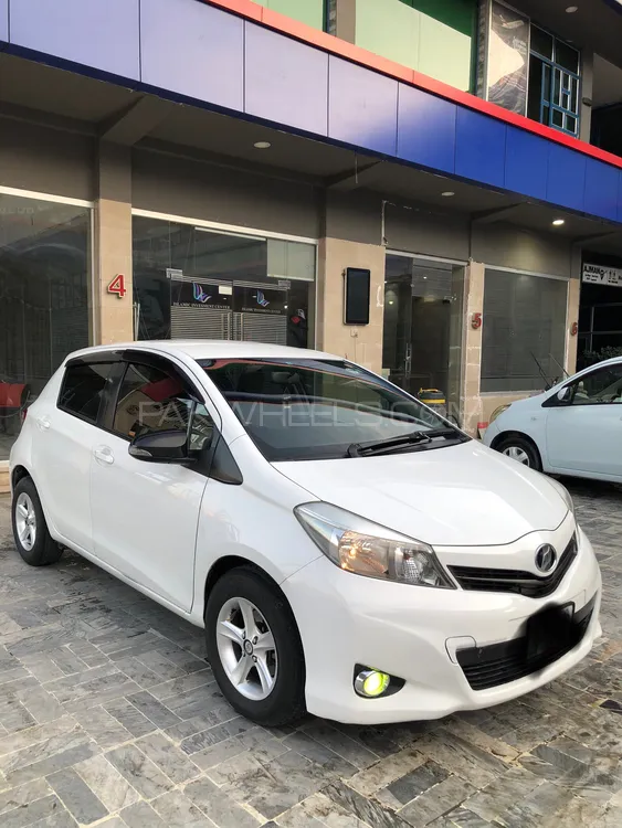 Toyota Vitz 2013 for Sale in Swatmingora Image-1