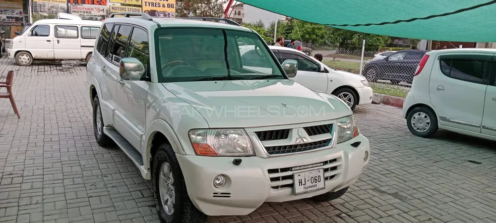 Mitsubishi Pajero 2005 for Sale in Islamabad Image-1
