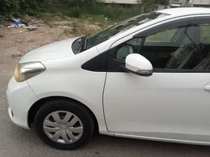 Toyota Vitz F 1.0 2012 for Sale