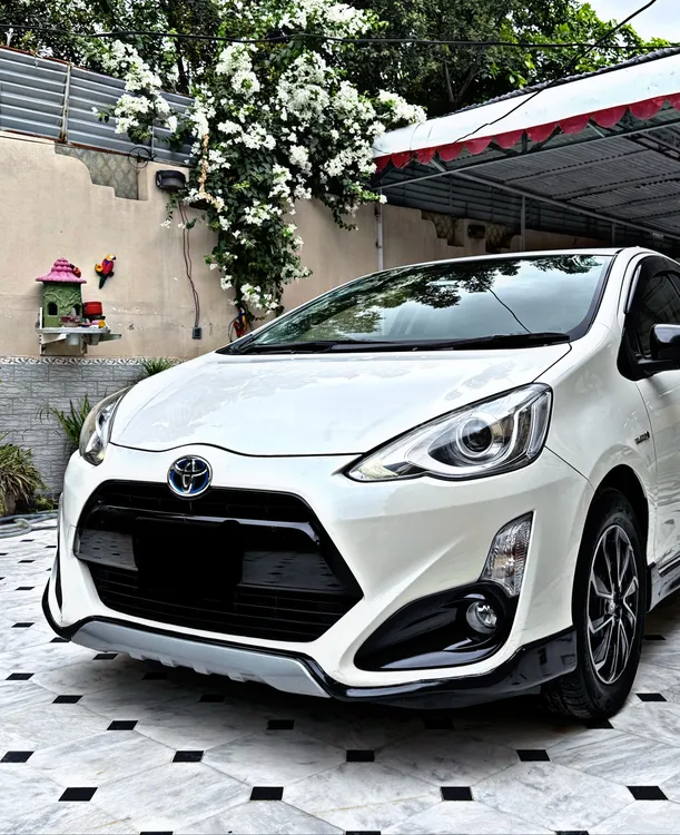 Toyota Aqua 2016 for Sale in Peshawar Image-1