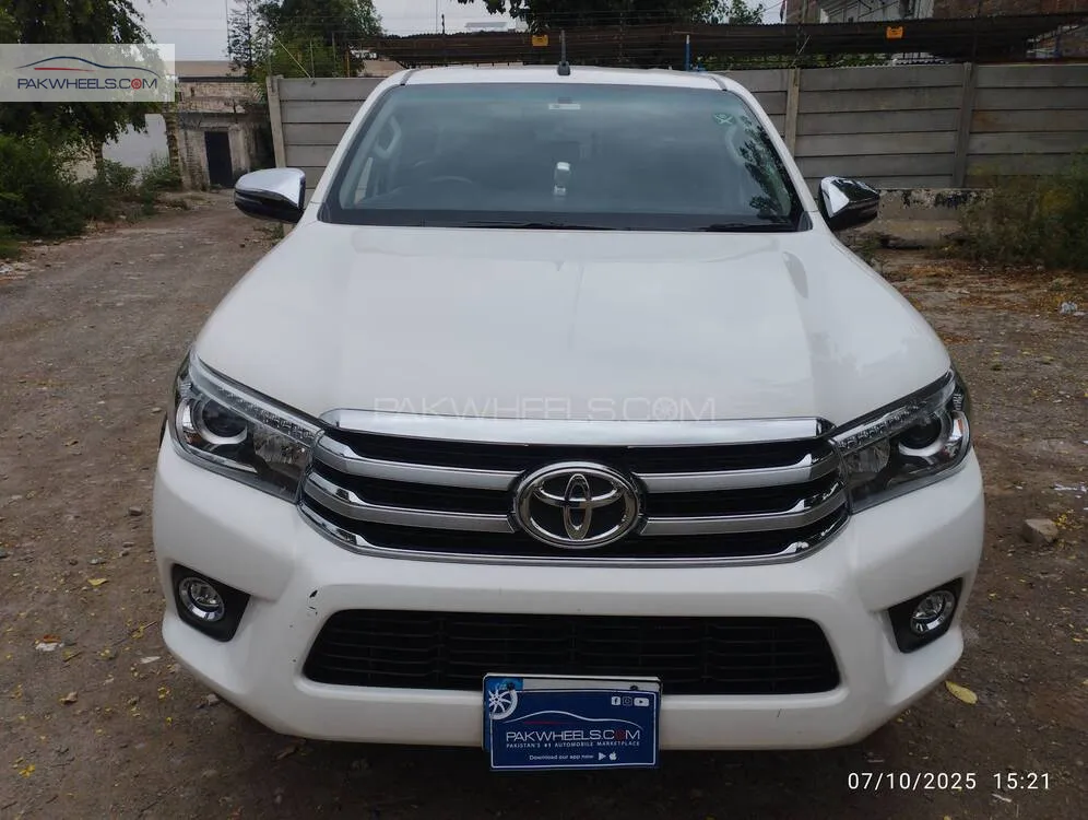 Toyota Hilux 2021 for Sale in Peshawar Image-1