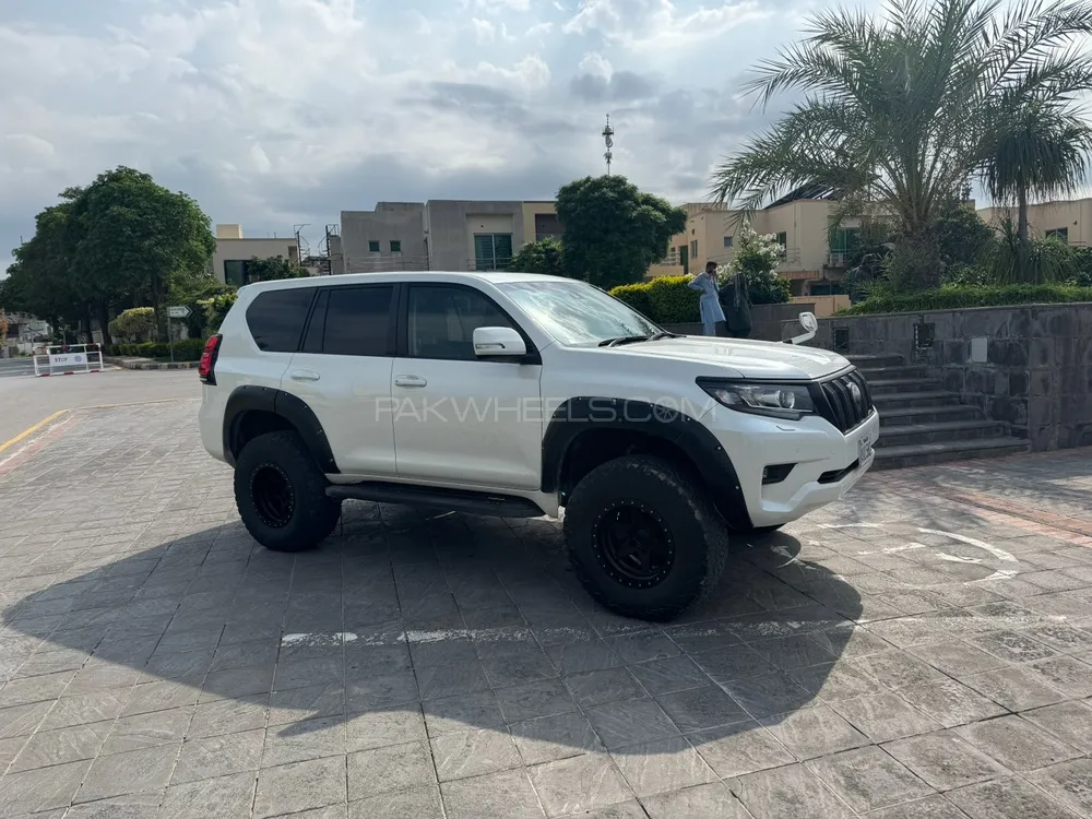 Toyota Prado 2019 for Sale in Lahore Image-1