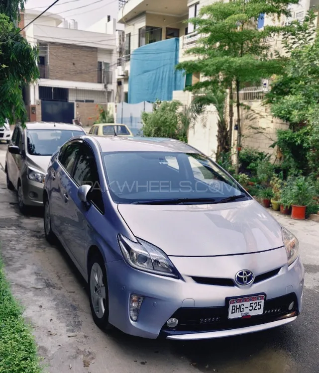 Toyota Prius 2013 for Sale in Lahore Image-1