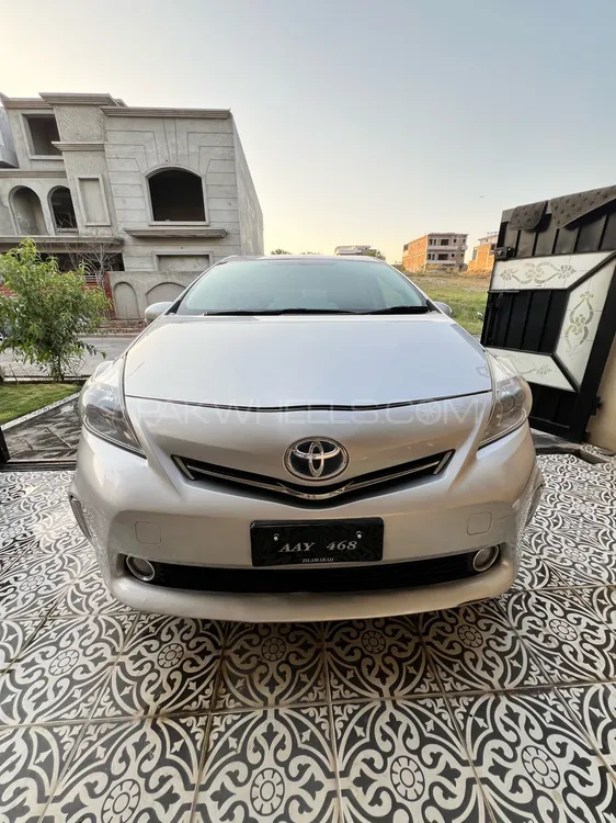 Toyota Prius Alpha 2012 for Sale in Islamabad Image-1