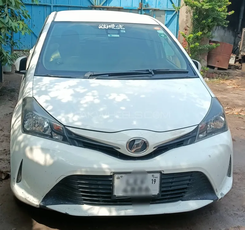Toyota Vitz 2015 for Sale in Faisalabad Image-1