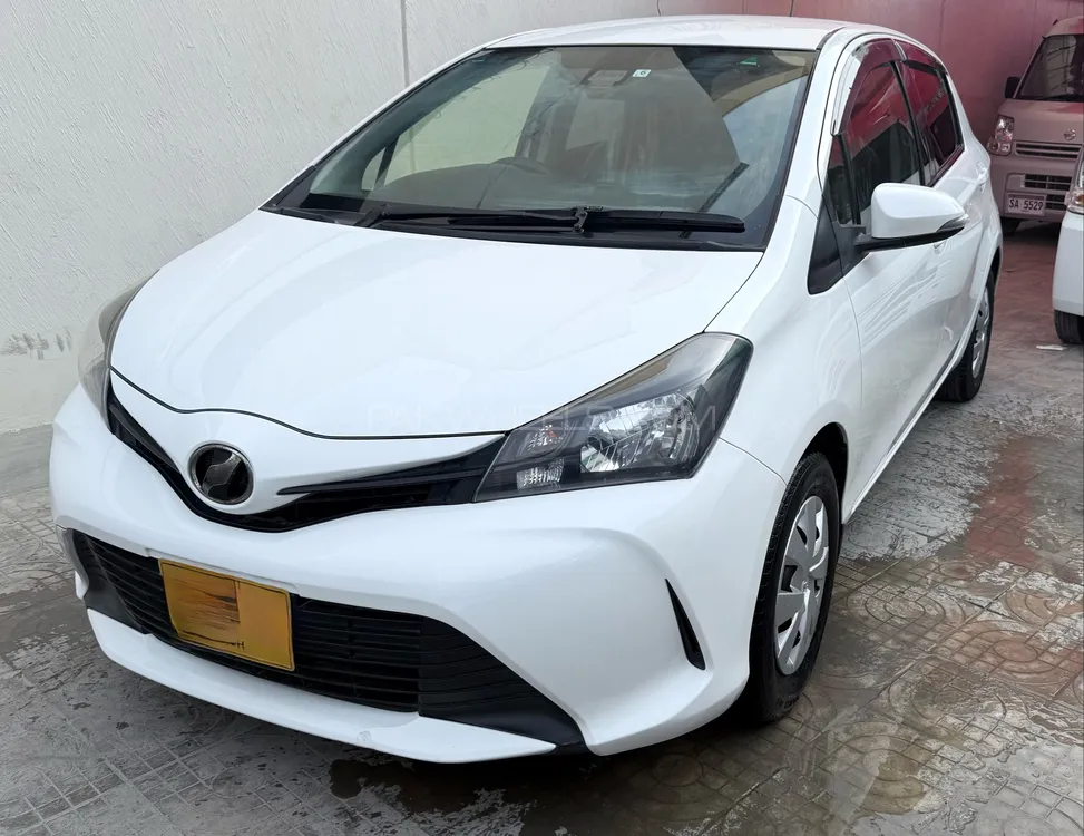 Toyota Vitz 2016 for Sale in Karachi Image-1
