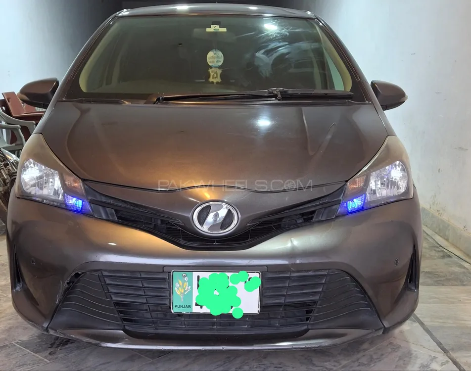 Toyota Vitz 2014 for Sale in Gujrat Image-1