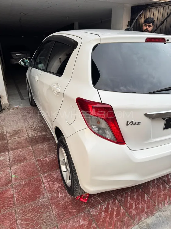 Toyota Vitz 2011 for Sale in Pir mahal Image-1