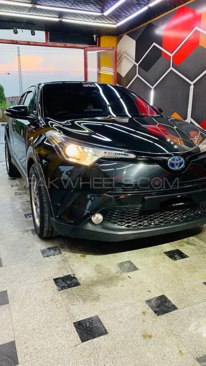Toyota C-HR 2017 for Sale in Islamabad Image-1