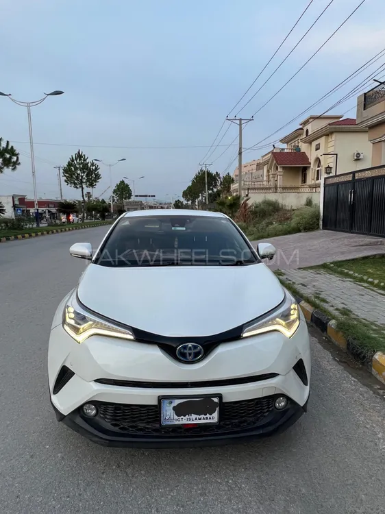 Toyota C-HR 2017 for Sale in Islamabad Image-1
