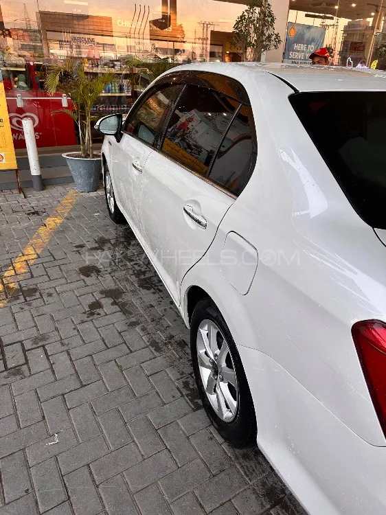 Toyota Corolla Axio 2015 for Sale in Lahore Image-1