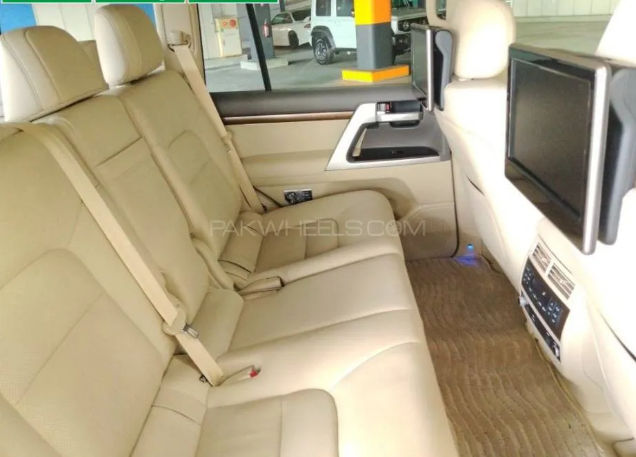 Toyota Land Cruiser 2020 for Sale in Lahore Toyota Land Cruiser 2020 for Sale in Lahore Image-5