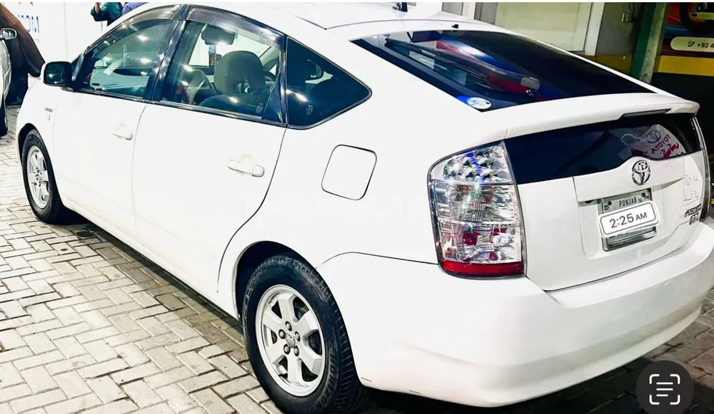 Toyota Prius 2010 for Sale in Lahore Image-1