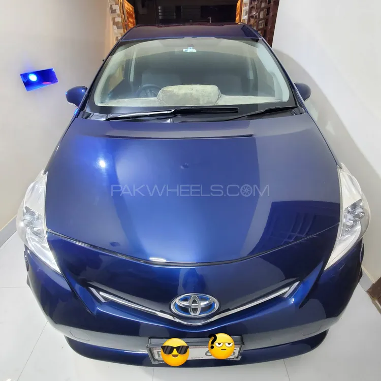 Toyota Prius Alpha 2012 for Sale in Karachi Image-1
