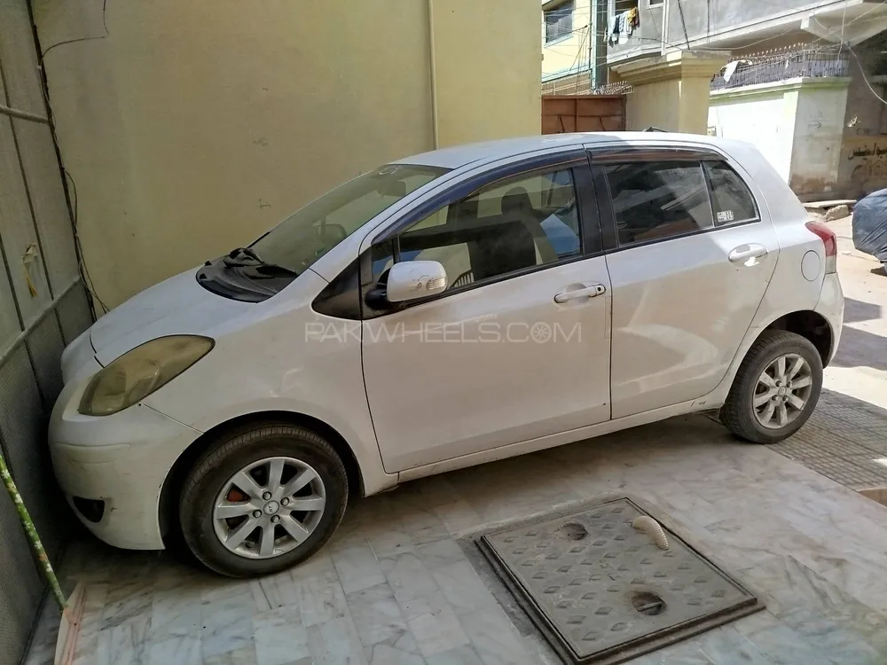 Toyota Vitz 2010 for Sale in Karachi Image-1