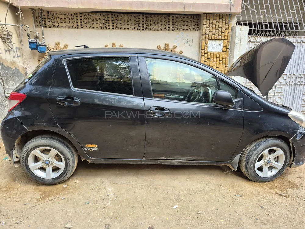 Toyota Vitz 2013 for Sale in Karachi Image-1