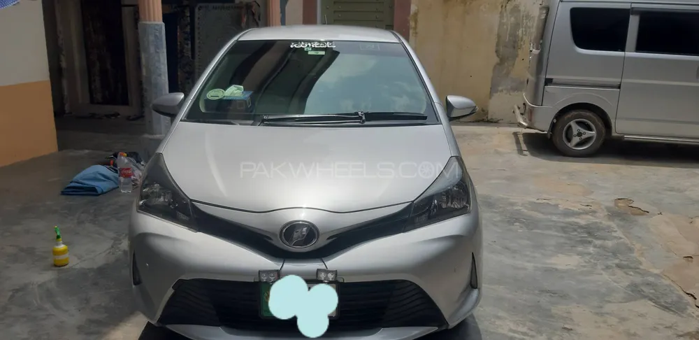 Toyota Vitz 2015 for Sale in Jalalpur Jattan Image-1