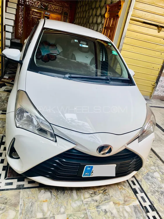 Toyota Vitz 2018 for Sale in Peshawar Image-1