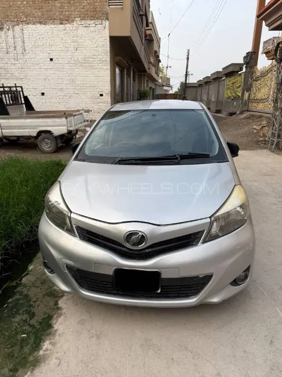 Toyota Vitz 2012 for Sale in Peshawar Image-1