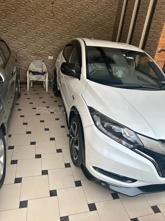 Honda Vezel 2017 for Sale in Lahore Image-1