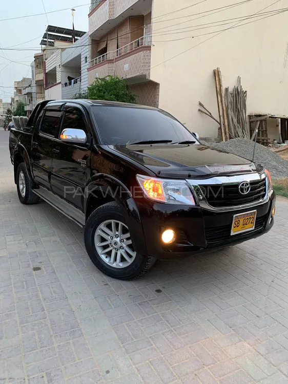 Toyota Hilux 2013 for Sale in Karachi Image-1