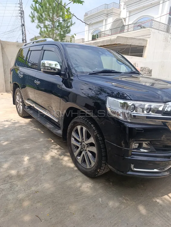 Toyota Land Cruiser 2019 for Sale in Okara Toyota Land Cruiser 2019 for Sale in Okara Image-4