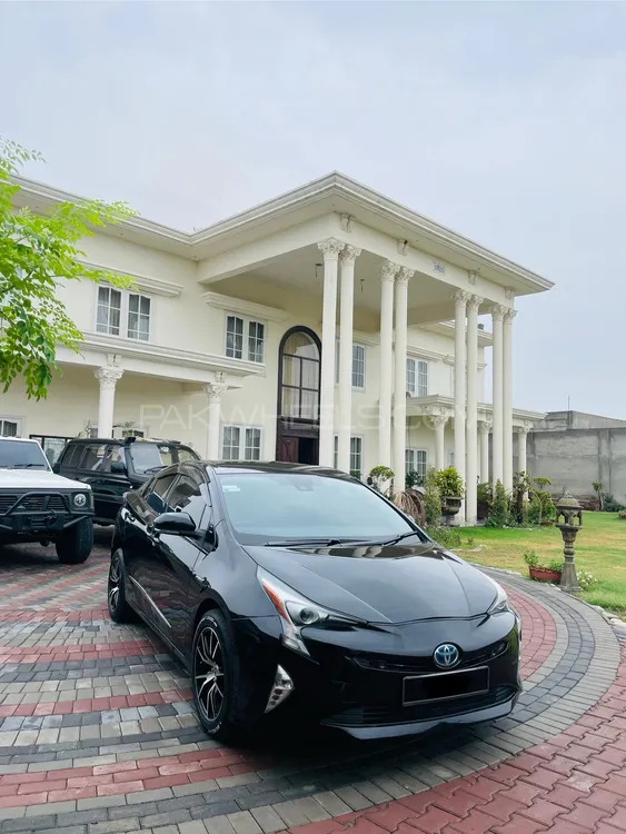 Toyota Prius 2016 for Sale in Faisalabad Image-1