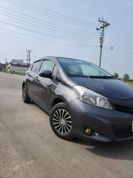 Toyota Vitz 2012 for Sale in Jaranwala Image-1