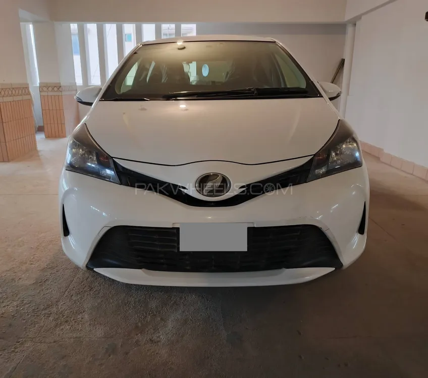 Toyota Vitz 2015 for Sale in Karachi Image-1