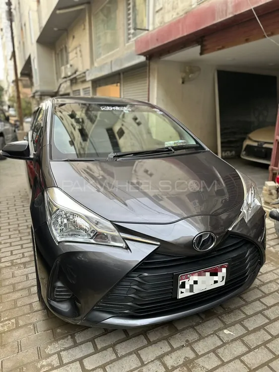 Toyota Vitz 2017 for Sale in Karachi Image-1