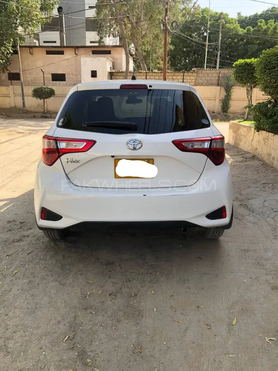 Toyota Vitz 2017 for Sale in Karachi Image-1
