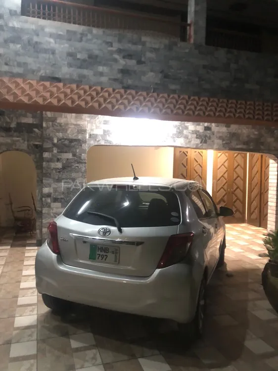 Toyota Vitz 2011 for Sale in Multan Image-1