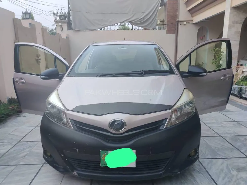 Toyota Vitz 2012 for Sale in Multan Image-1