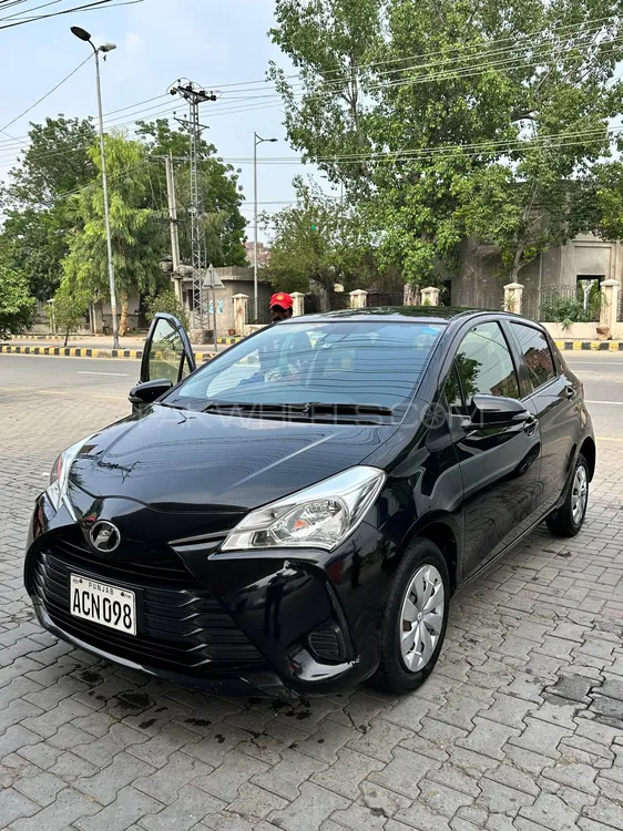 Toyota Vitz 2017 for Sale in Lahore Image-1