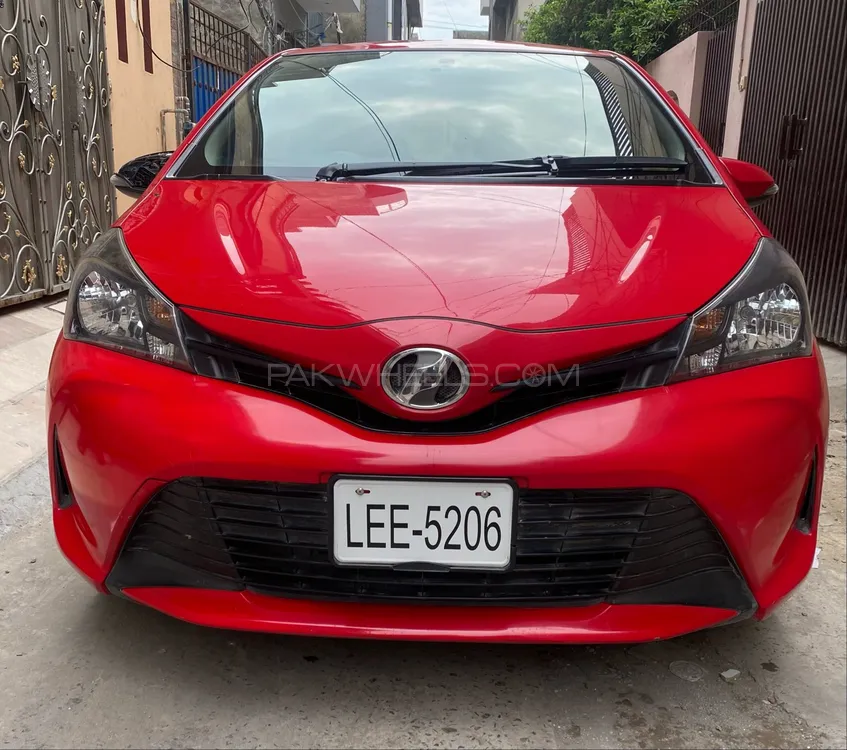 Toyota Vitz 2014 for Sale in Lahore Image-1
