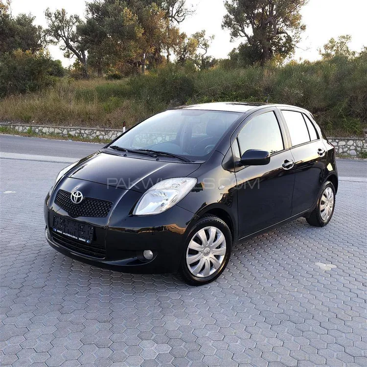 Toyota Yaris Hatchback 2006 for Sale in Lahore Image-1