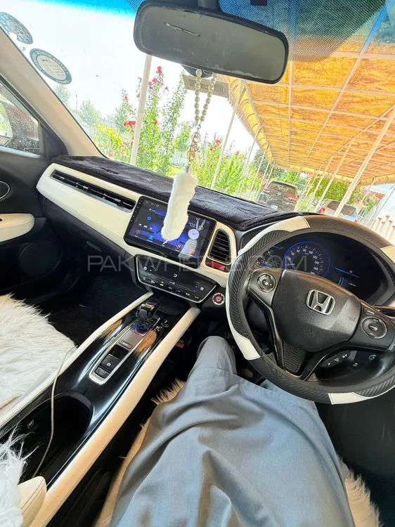 Honda Vezel 2014 for Sale in Peshawar Image-1