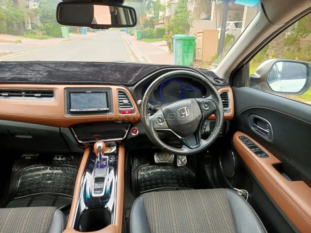 Honda Vezel 2014 for Sale in Karachi Image-1