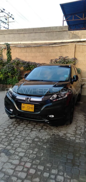 Honda Vezel 2015 for Sale in Karachi Image-1