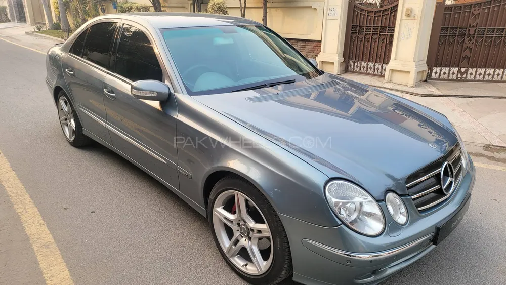 Mercedes Benz E Class 2004 for Sale in Lahore Image-1