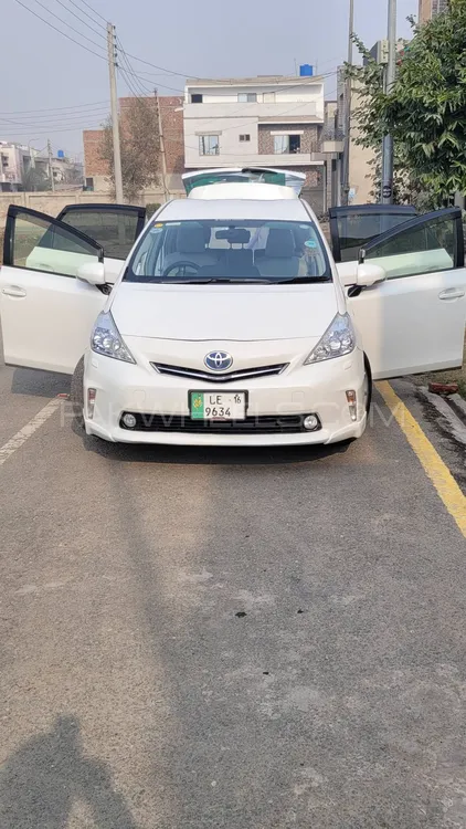 Toyota Prius Alpha 2012 for Sale in Faisalabad Image-1