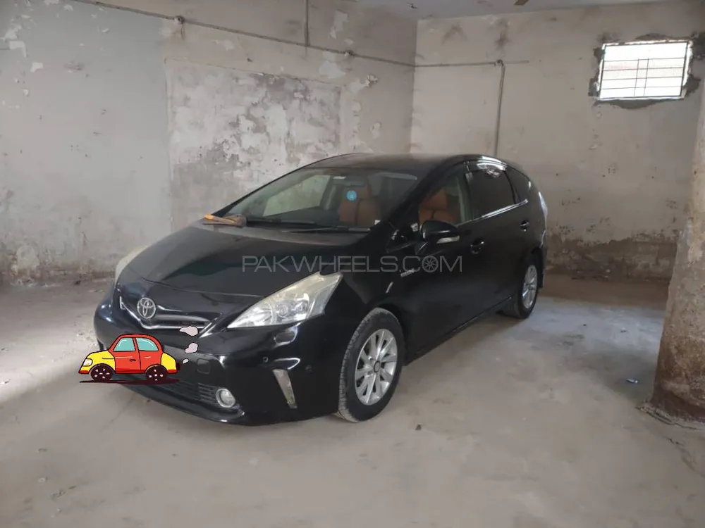 Toyota Prius Alpha 2012 for Sale in Karachi Image-1