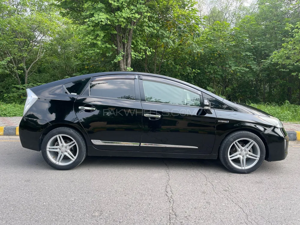 Toyota Prius 2013 for Sale in Islamabad Image-1